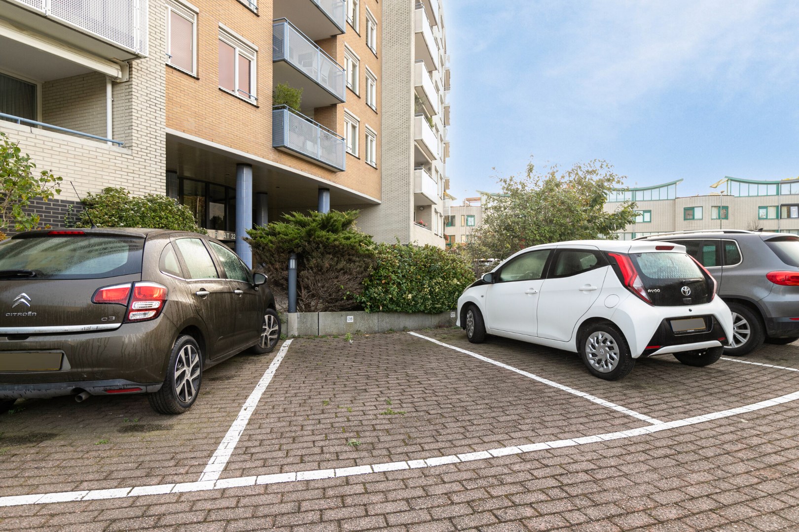 Aan het prinsenpark gelegen 3-kamer appartement met een ruim terras, eigen parkeerplaats en view naar de Skyline van Rotterdam! 