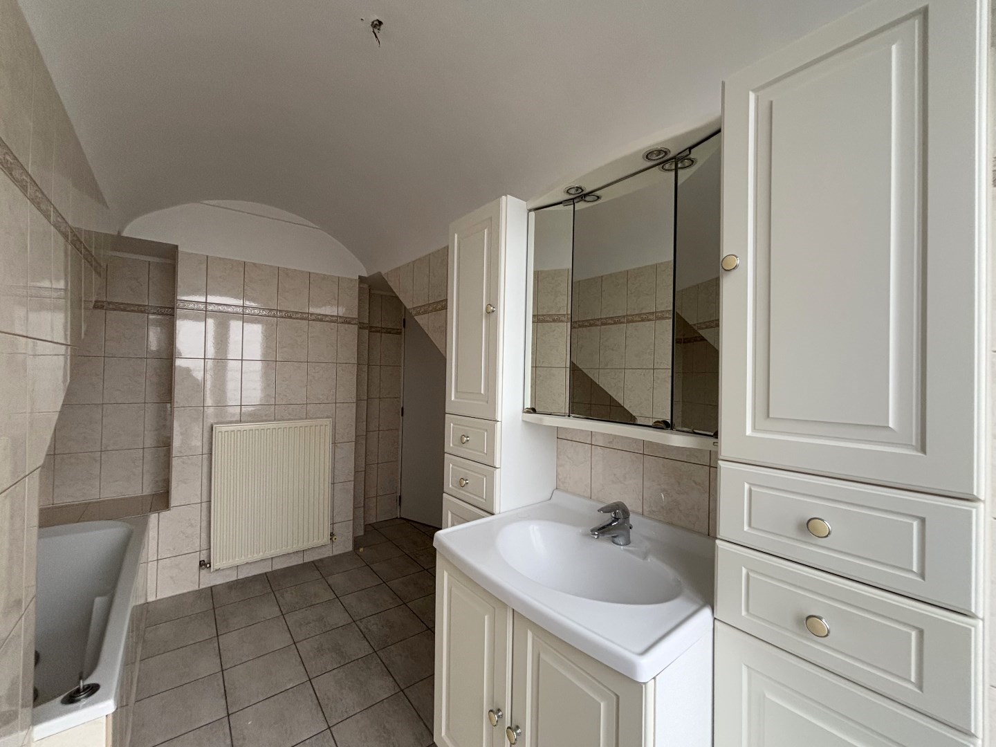 Instapklaar dakappartement met 2slpk. en ruim terras te Laakdal 