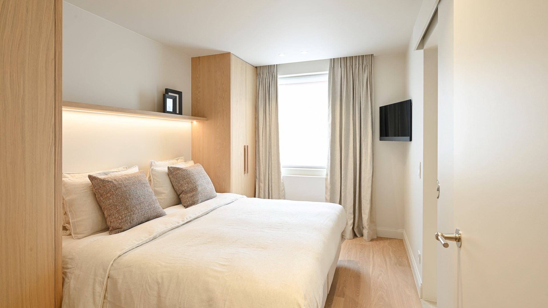 Magnifique appartement d&#39;angle avec 3 chambres &#224; coucher compl&#232;tes, id&#233;alement situ&#233; au milieu de la Lippenslaan &#224; Knokke. 