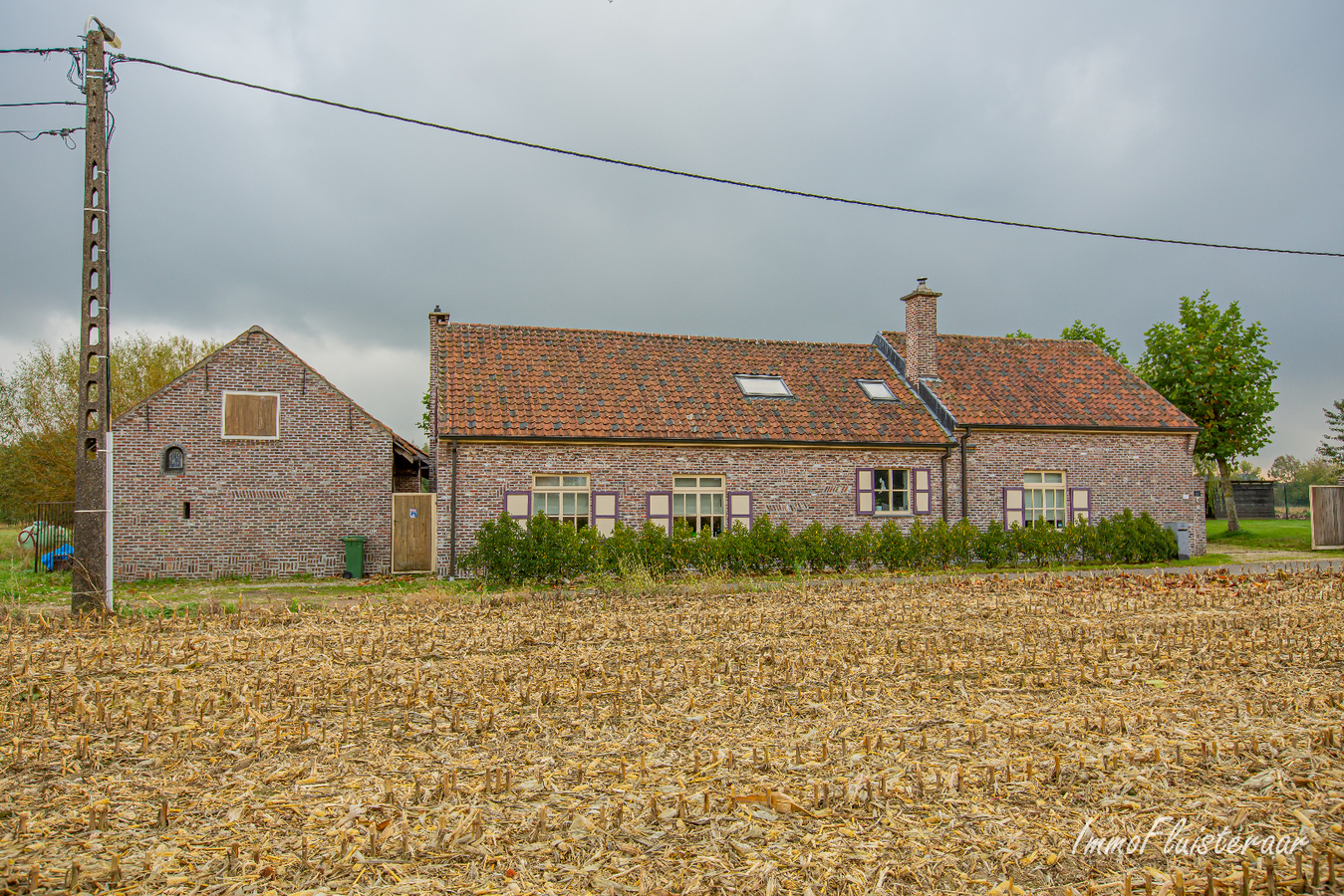 Betoverende, gezellige hoeve met stallen op 7.830 m&#178; te Wieze 