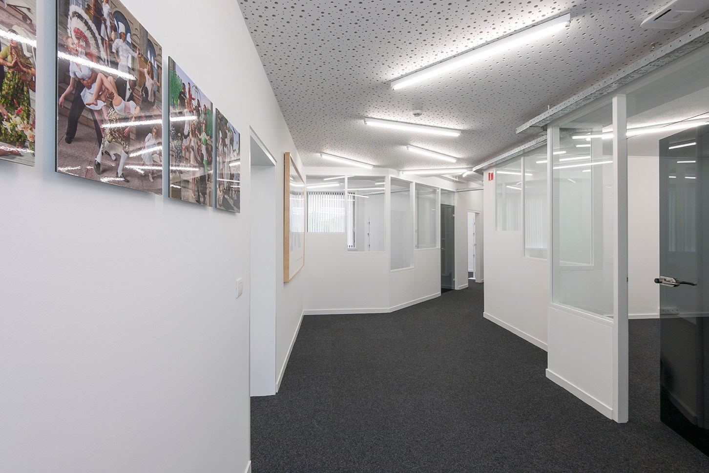 Instapklare kantoorruimte  (32 m&#178;) met parking en alle faciliteiten inclusief, Torhout. 