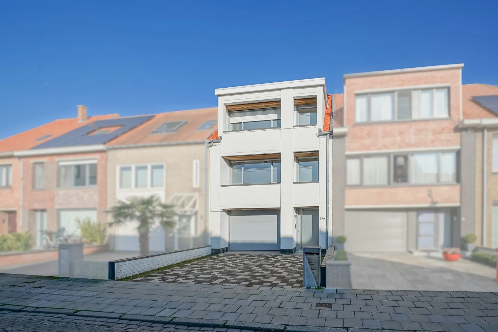 Ruime lichtrijke woning met tuin, terras en 2 grote slaapkamers, bureau en kinderkamer