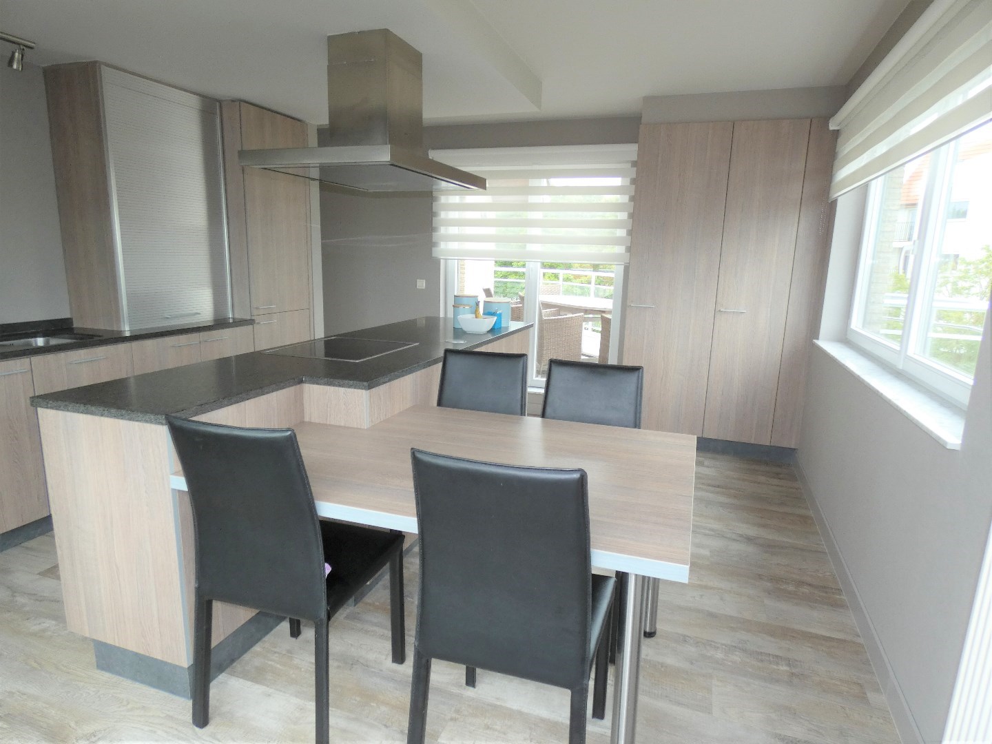 Appartement (104 m&#178;) met 2 slpk, 2 terrassen en garage, Eernegem. 