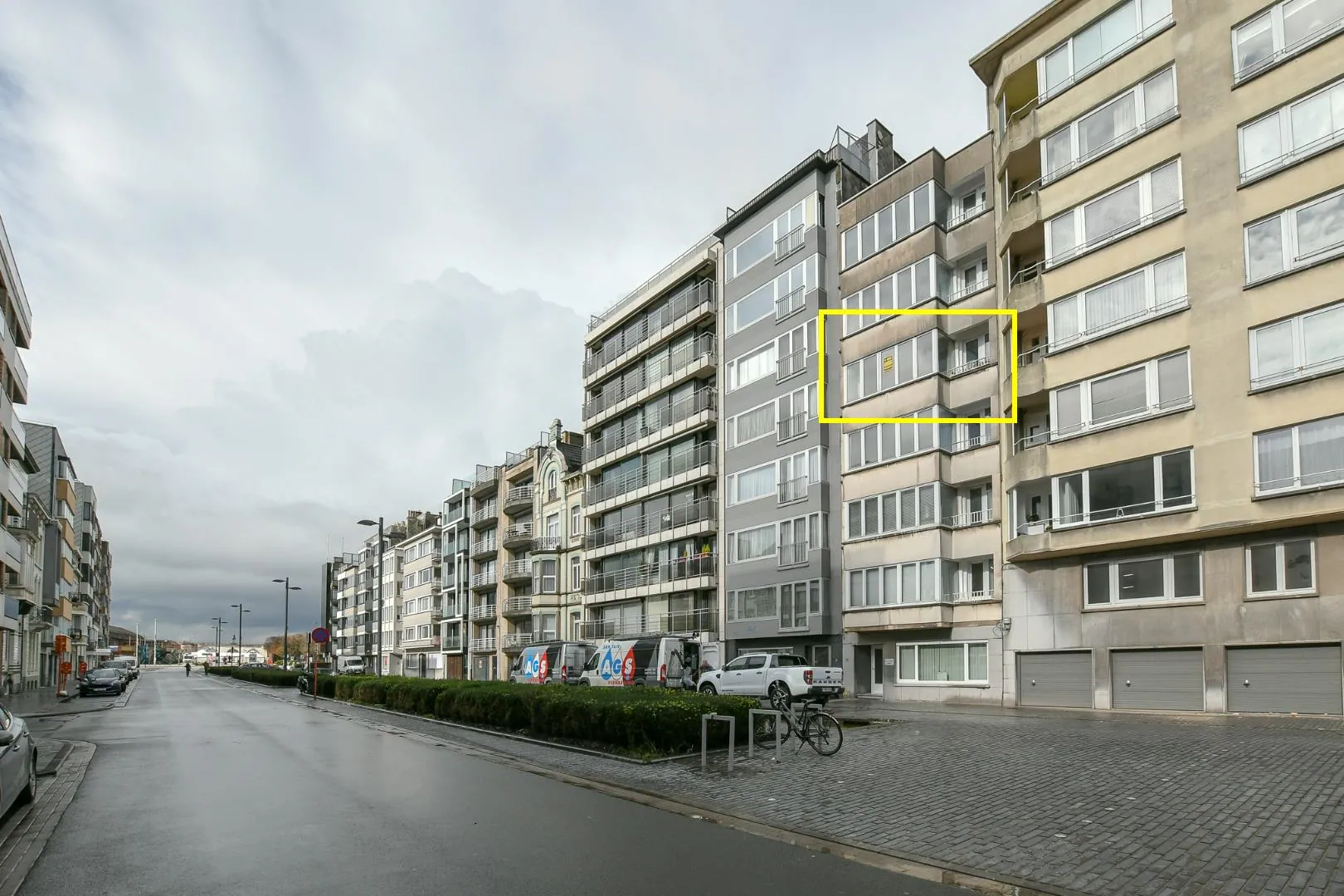 Goed gelegen 2-slaapkamer appartement te Oostende aan de Koninginnelaan, op wandelafstand van de zeedijk