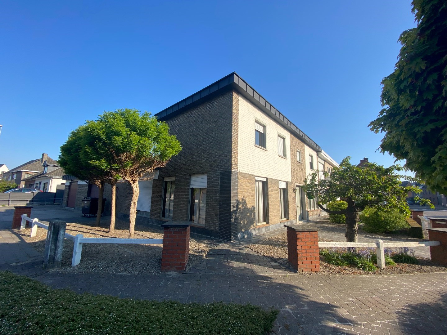 Multifunctionele te renoveren hoekwoning met magazijn en garage op 509 m&#178;! 