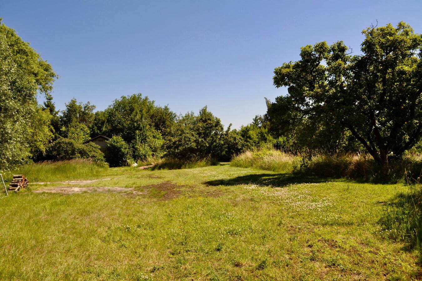 Leuke &#233;&#233;ngezinswoning met kleine schuur/paardenaccomodatie te Temse op ca. 4.549 m&#178; 