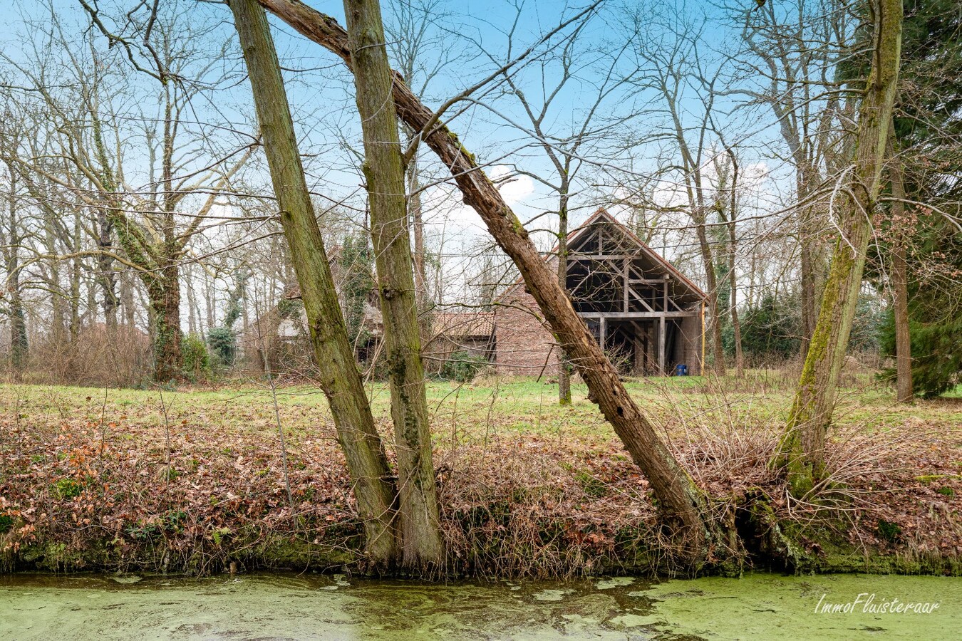 Uniek casco landhuis op een idyllische  locatie op ca. 8,26 ha te Diest 