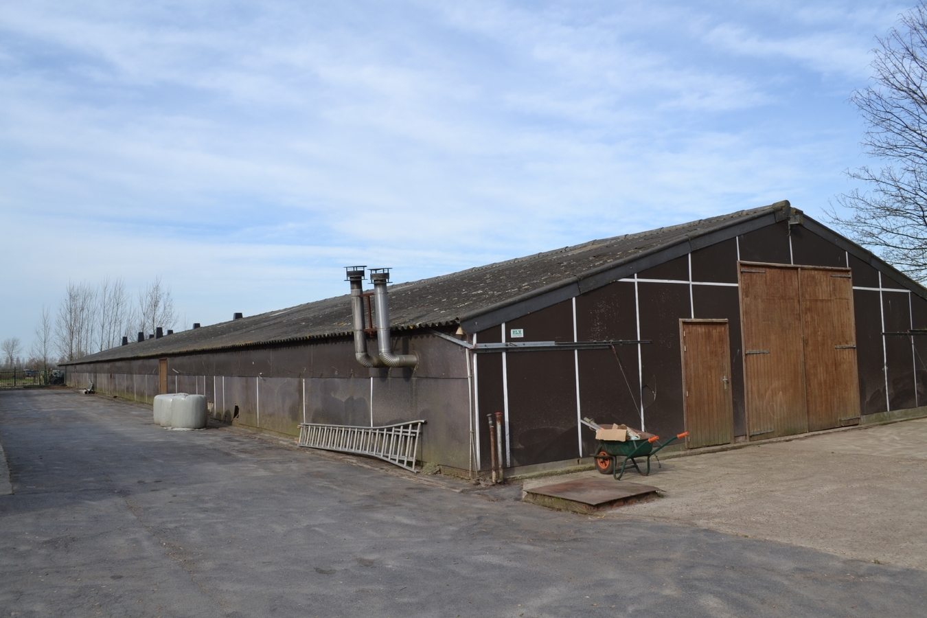 Hoeve met landgebouwen op ca. 3Ha te St-Gillis-Waas 