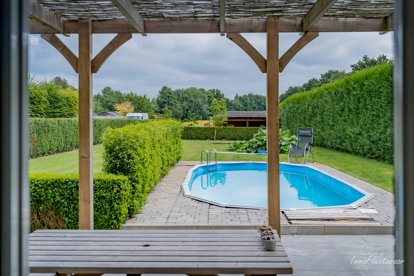 Instapklare villa met paardenstallen en weide op ca. 50 are te Leopoldsburg. 