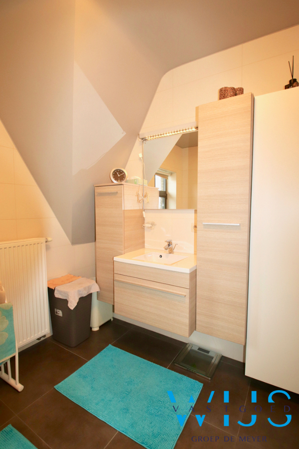 Instapklaar &#233;&#233;nslaapkamer appartement MET staanplaats te Evergem/Rieme ! 
