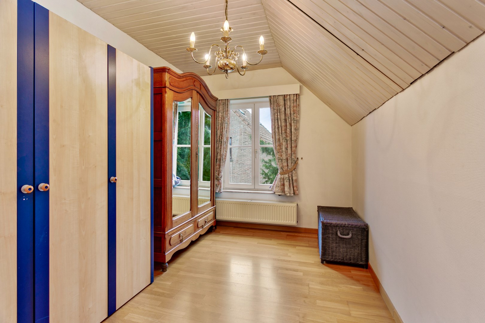 Karaktervolle woning met 3 slaapkamers, garage en tuin in Halle 