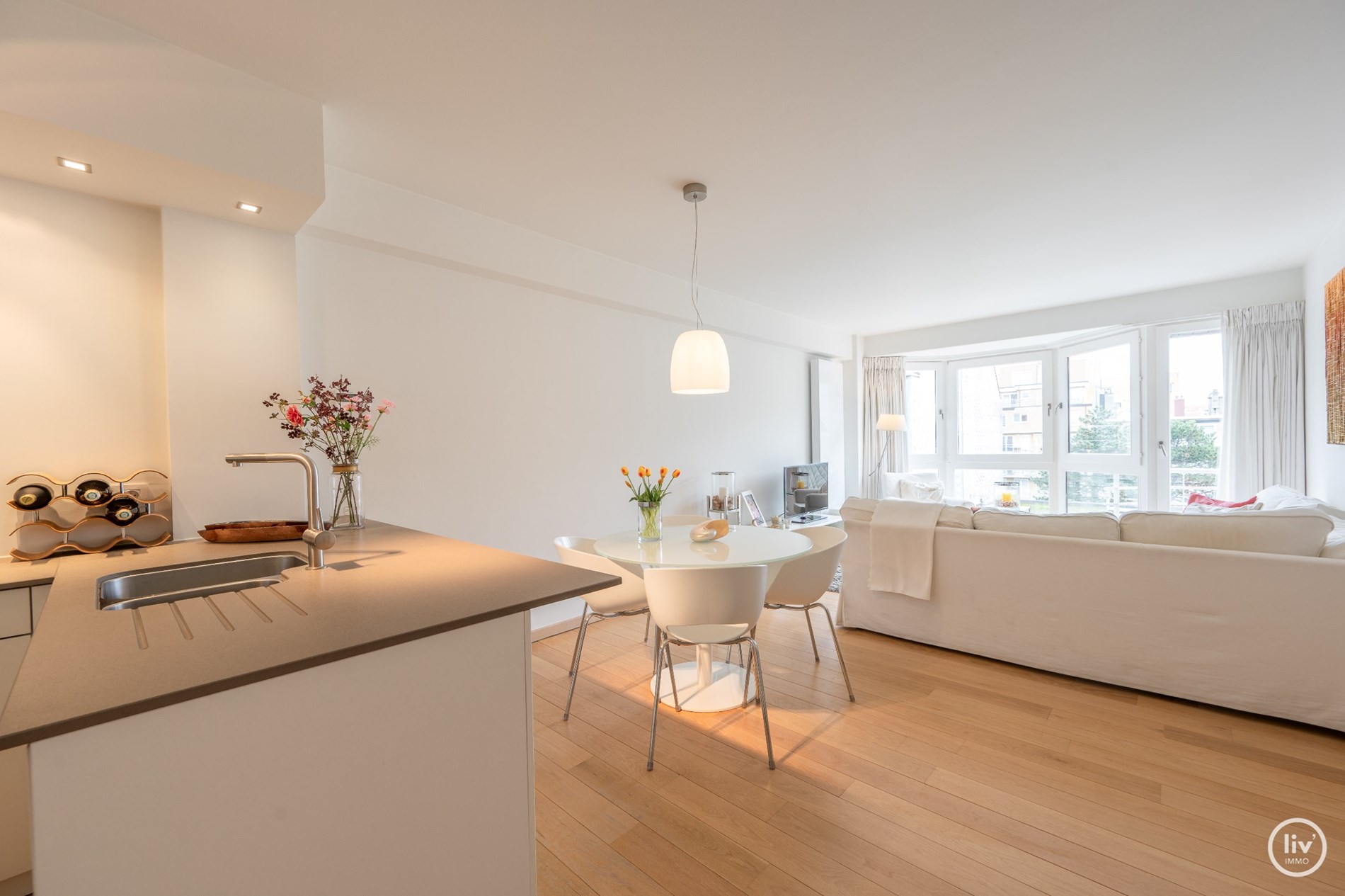 Appartement confortable et r&#233;nov&#233; de 2 chambres dans une rue adjacente &#224; l&#39;avenue Dumortier &#224; Knokke. 