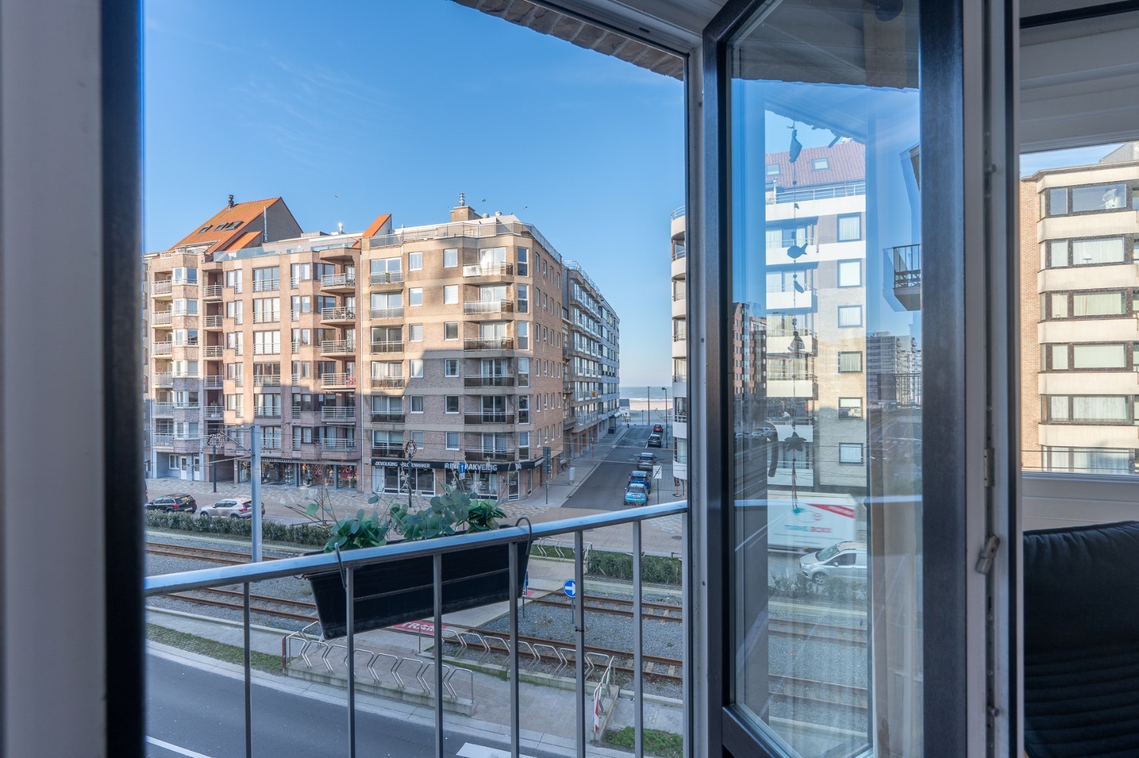 Lichtrijk hoekappartement met 2 grote slaapkamers 