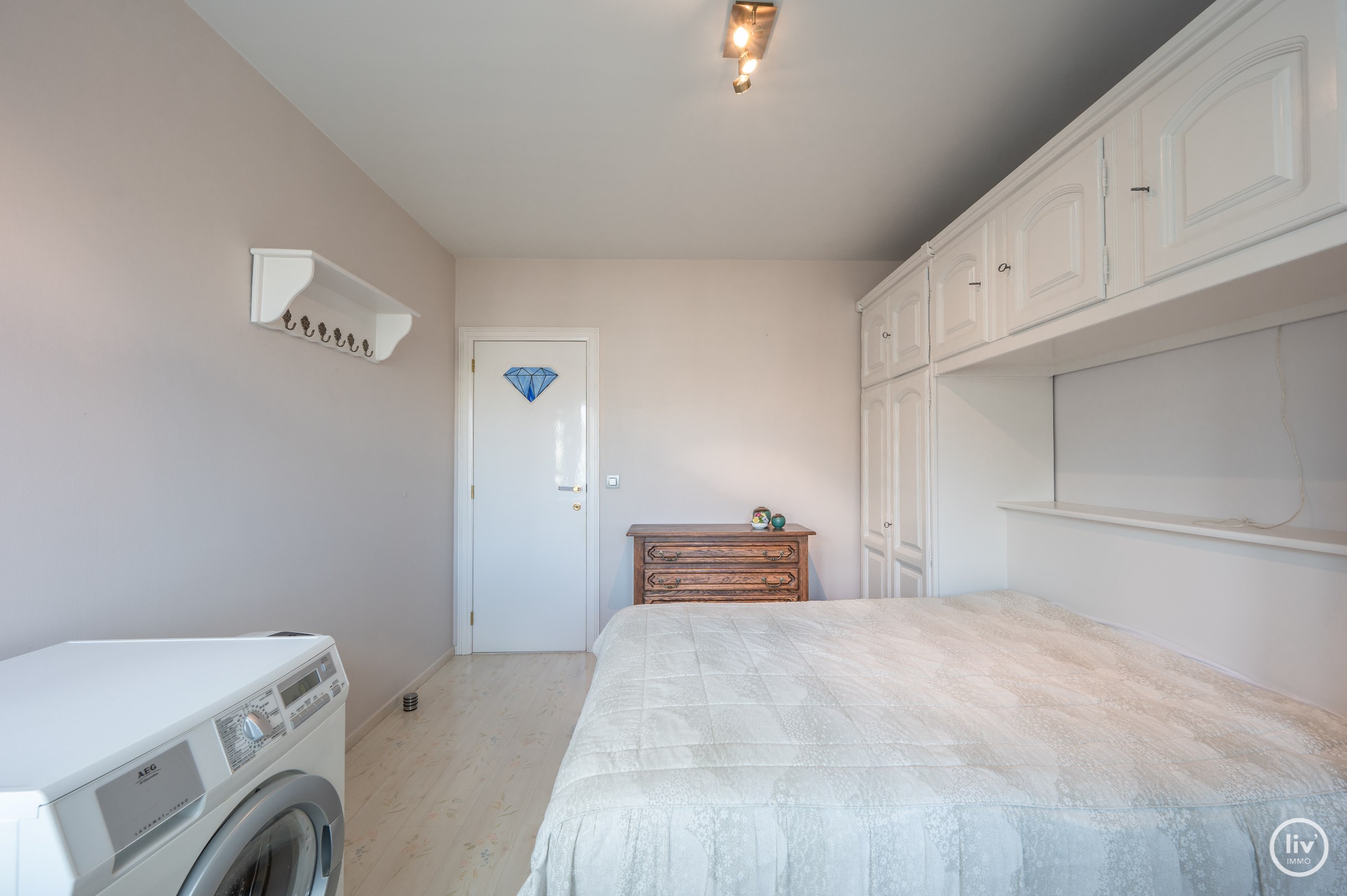 Aangenaam 3 slaapkamerappartement met mooi zonnig terras centraal gelegen in de Blancgarinstraat vlakbij de zeedijk te Knokke. 