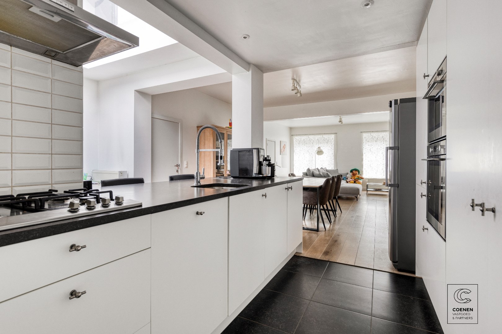 Prachtige woning van 200 m&#178; met vier slaapkamers op een uitstekende locatie te Schoten! 
