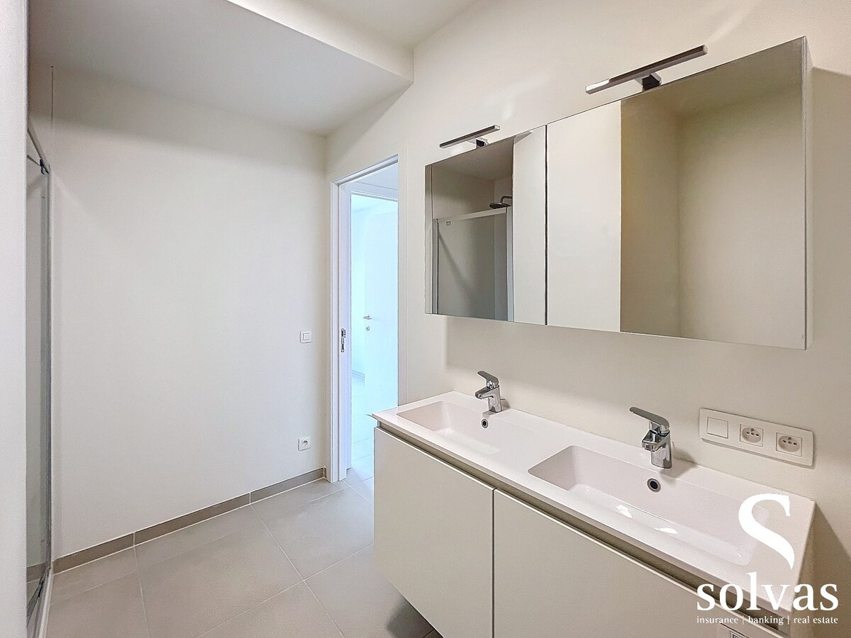 Nieuw appartement met 2 slaapkamers in Aalter, standaard afwerking, bouwjaar 2022, 95.82m&#178; bewoonbare oppervlakte, 1 badkamer 