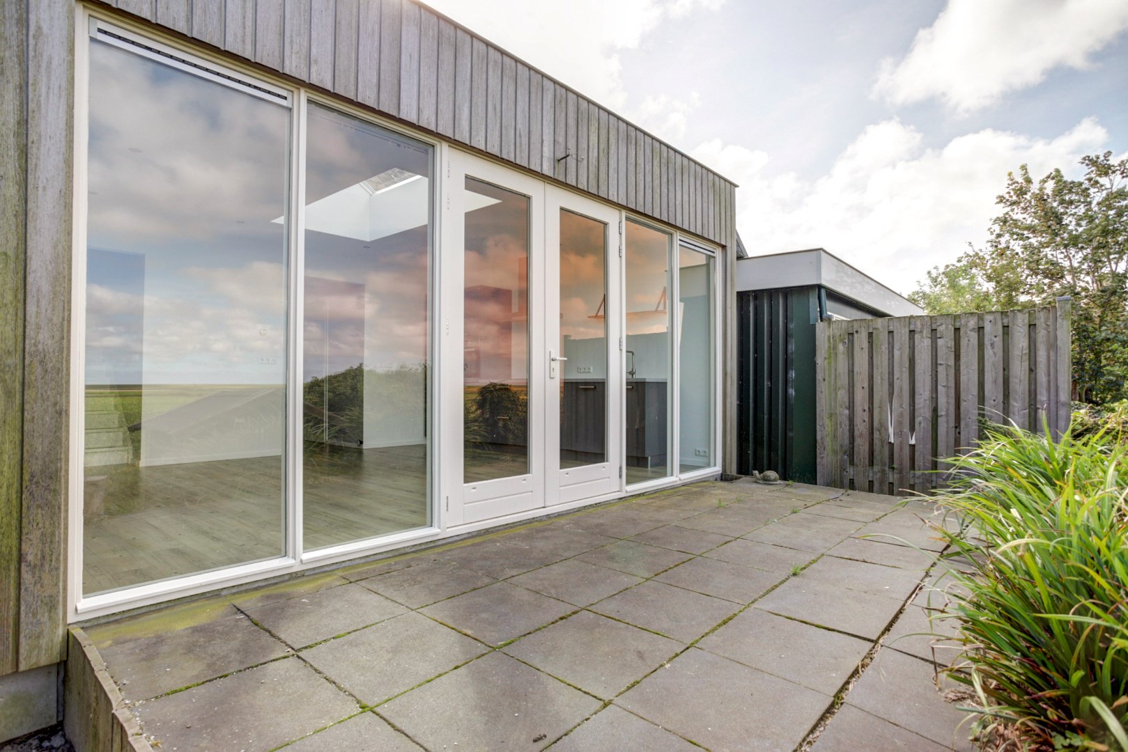 Landelijk wonen in een moderne, instapklare woning met uitzicht op de Friese Waddenzeedijk 