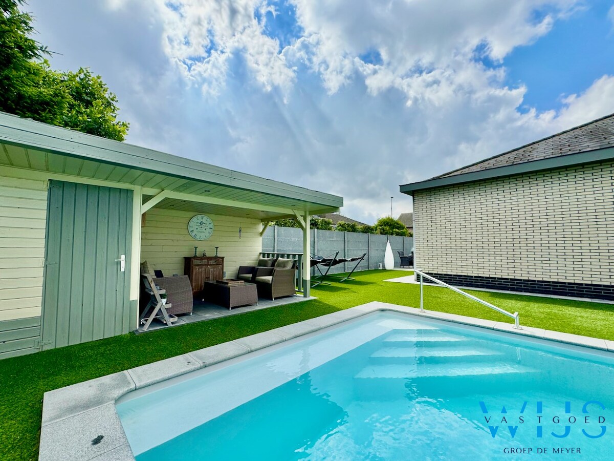 Bungalow met zwembad &amp; bijgebouw te Ertvelde ! 
