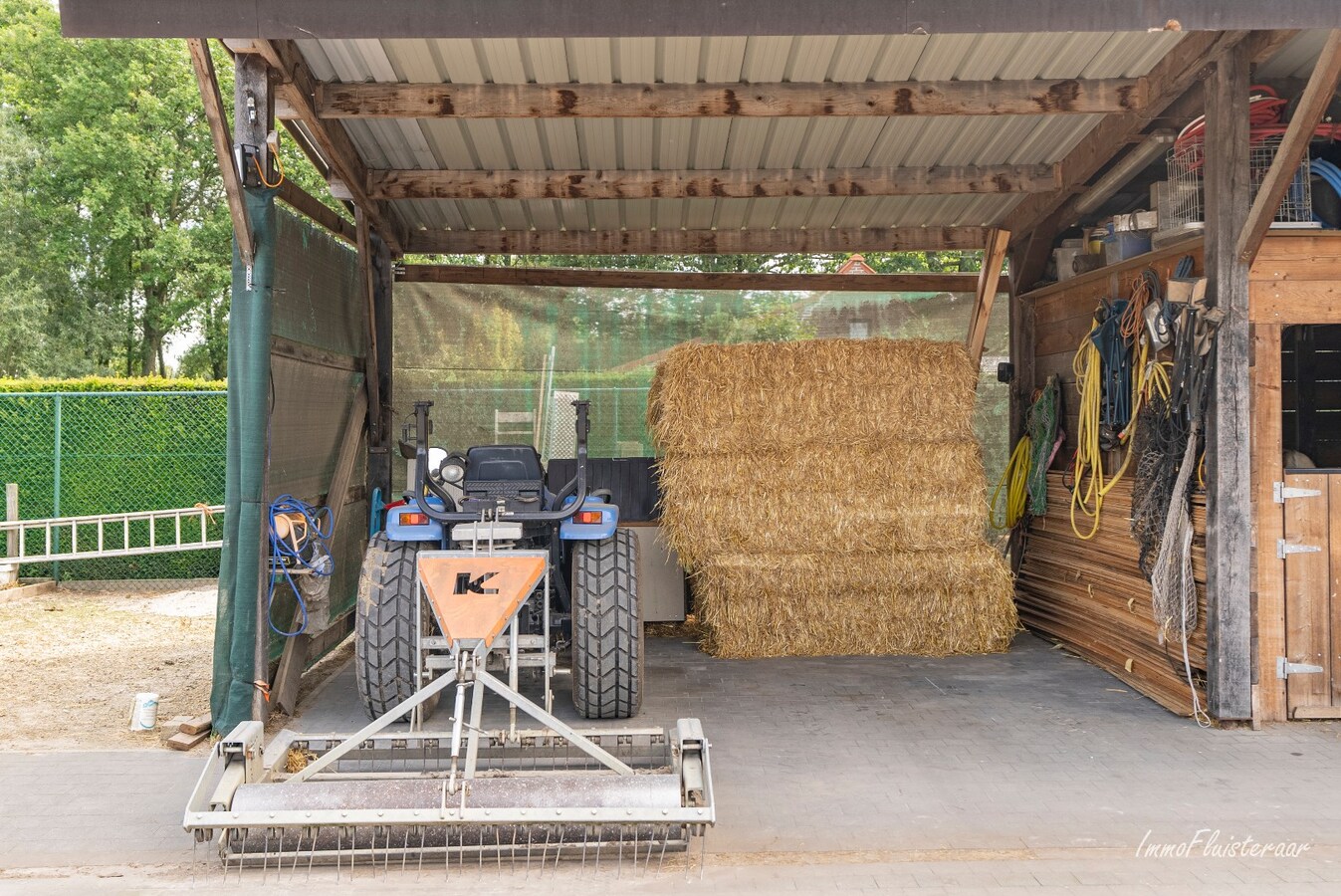 Uniek landhuis met uitgebreide paardenaccommodatie op ca. 1ha te Diepenbeek 