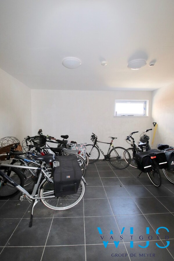 Instapklaar appartement met ruim zonneterras &amp; garage te Evergem ! 