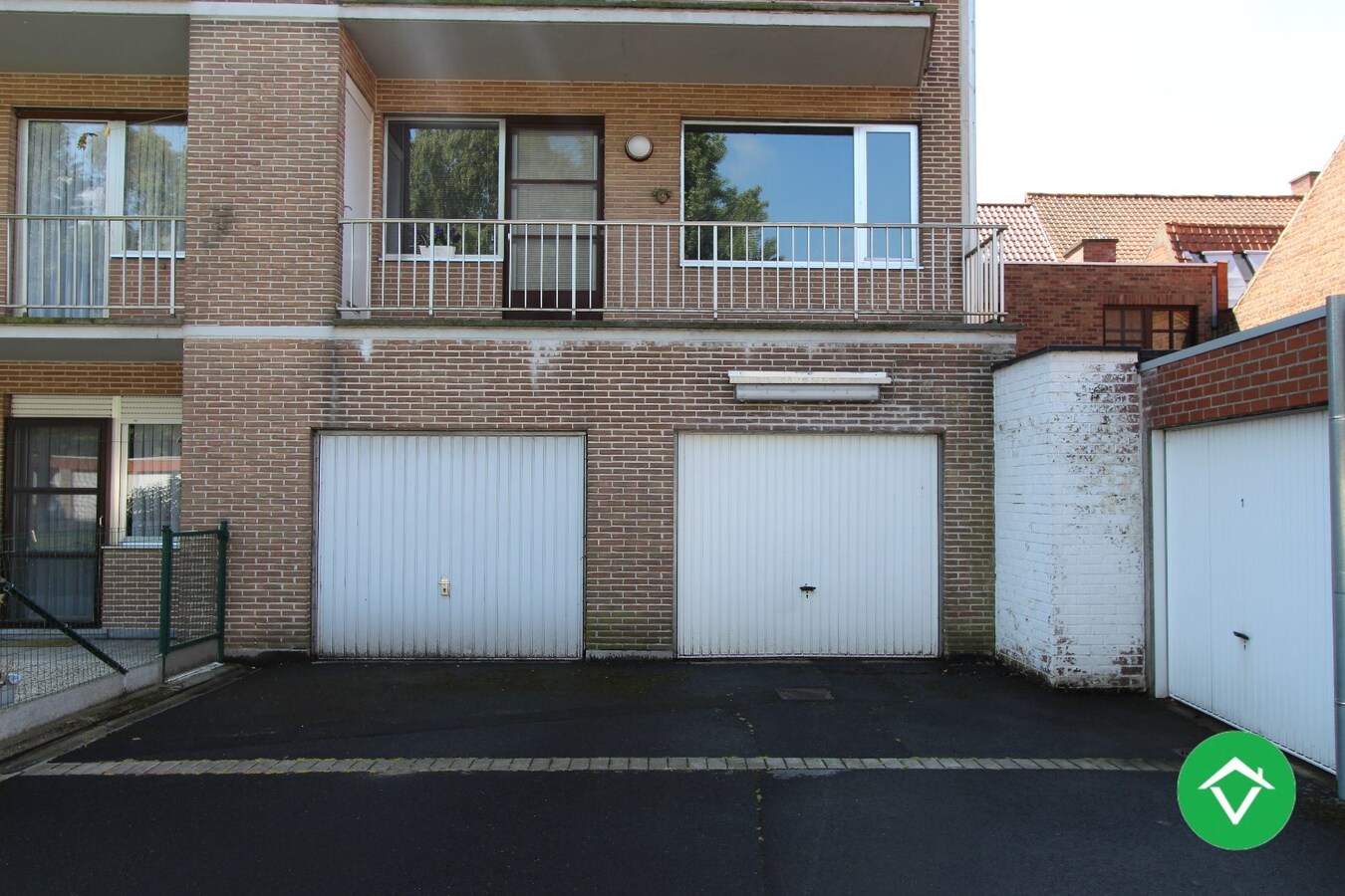 Centraal gelegen appartement met 2 slaapkamers en garage te Roeselare 