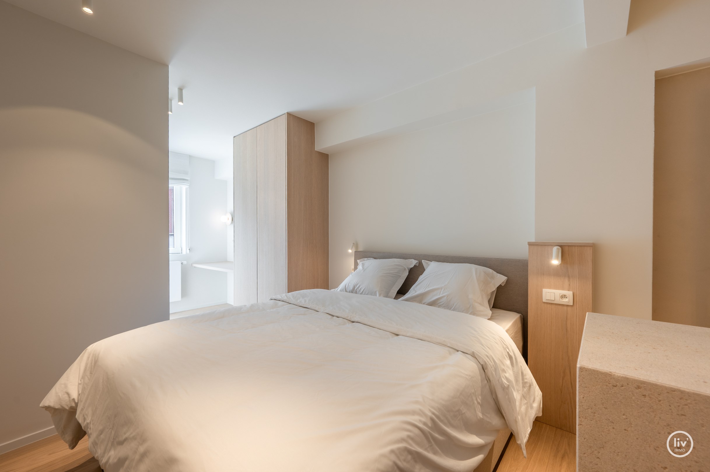 Gezellig gerenoveerd 3 slaapkamerappartement centraal gelegen op de P.Parmentierlaan te Knokke met ruim terras. 