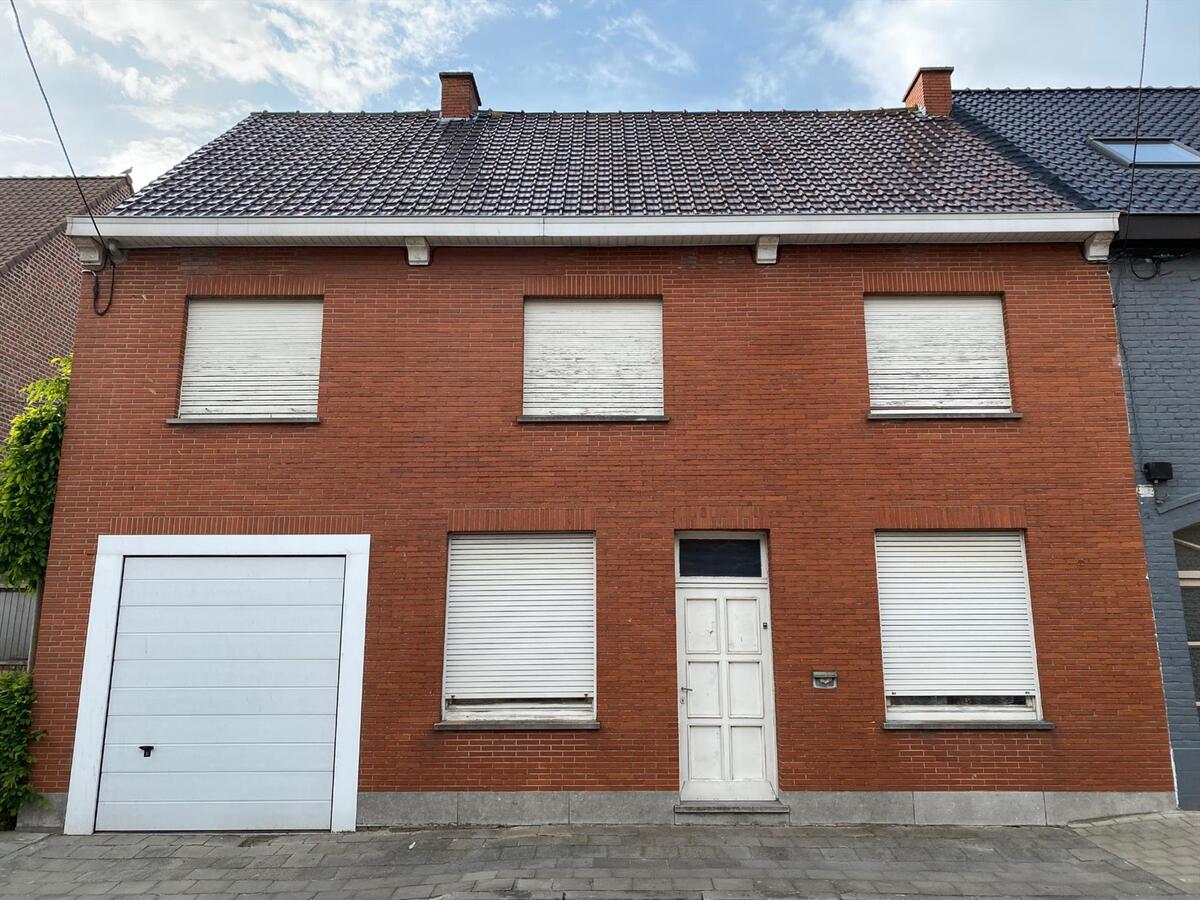 Woning met garage en diepe tuin te Koekelare 
