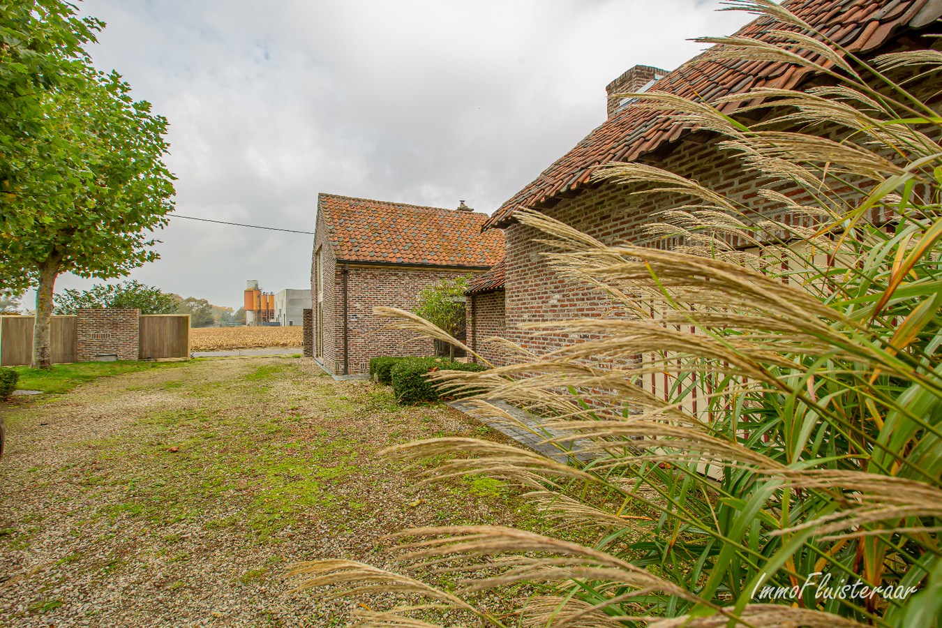 Betoverende, gezellige hoeve met stallen op 7.830 m&#178; te Wieze 