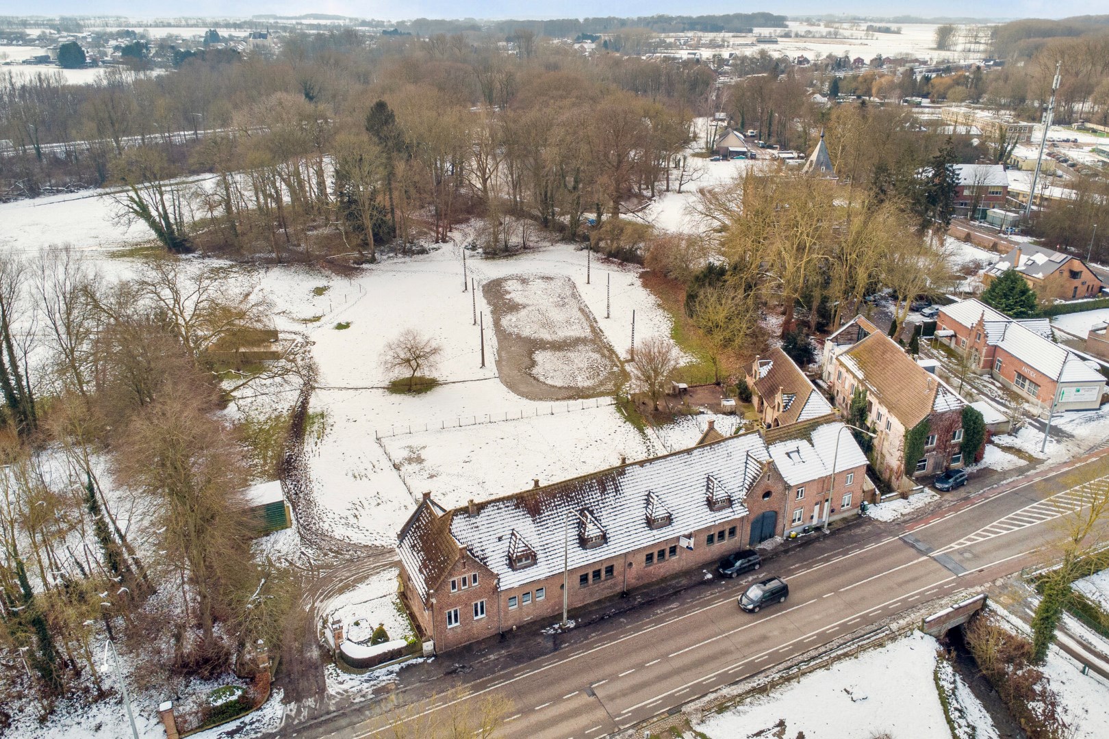 Te koop: Charmante boerderij met paardenstallen van 1ha op toplocatie in Boutersem - bewoonbare opp. 158 m&#178; (uitbreiding mogelijk) 