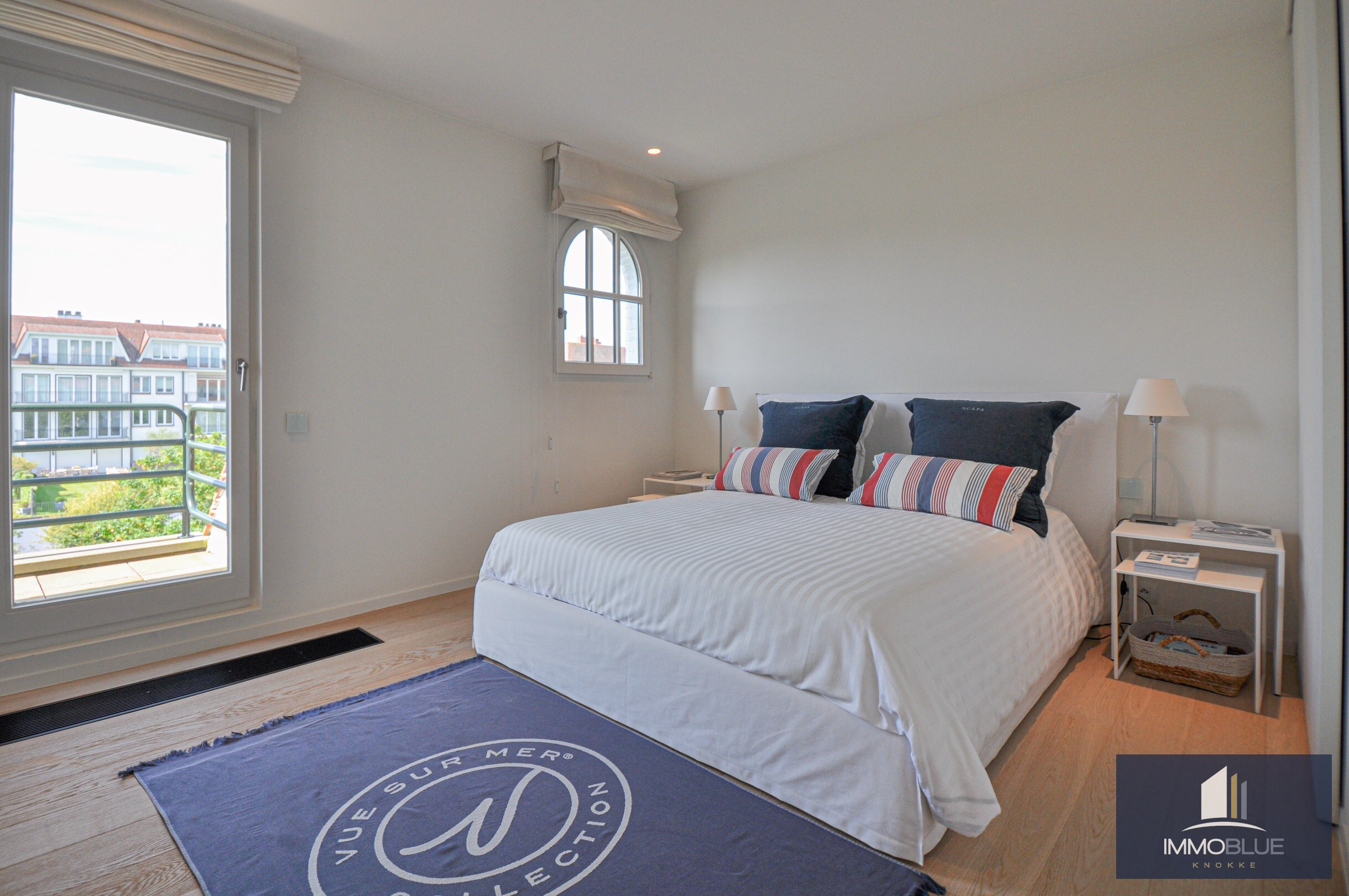 Subliem hoekappartement met ruime terrassen gelegen in het prestigieuze domein Tennis Garden. 