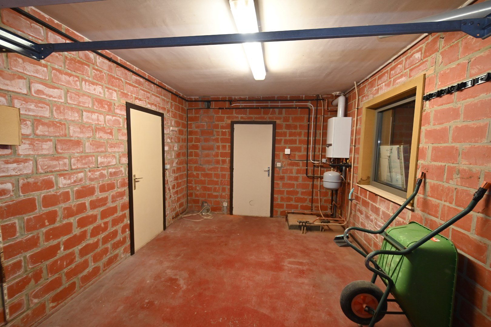 Woning met 4 slpks, tuin en garage 