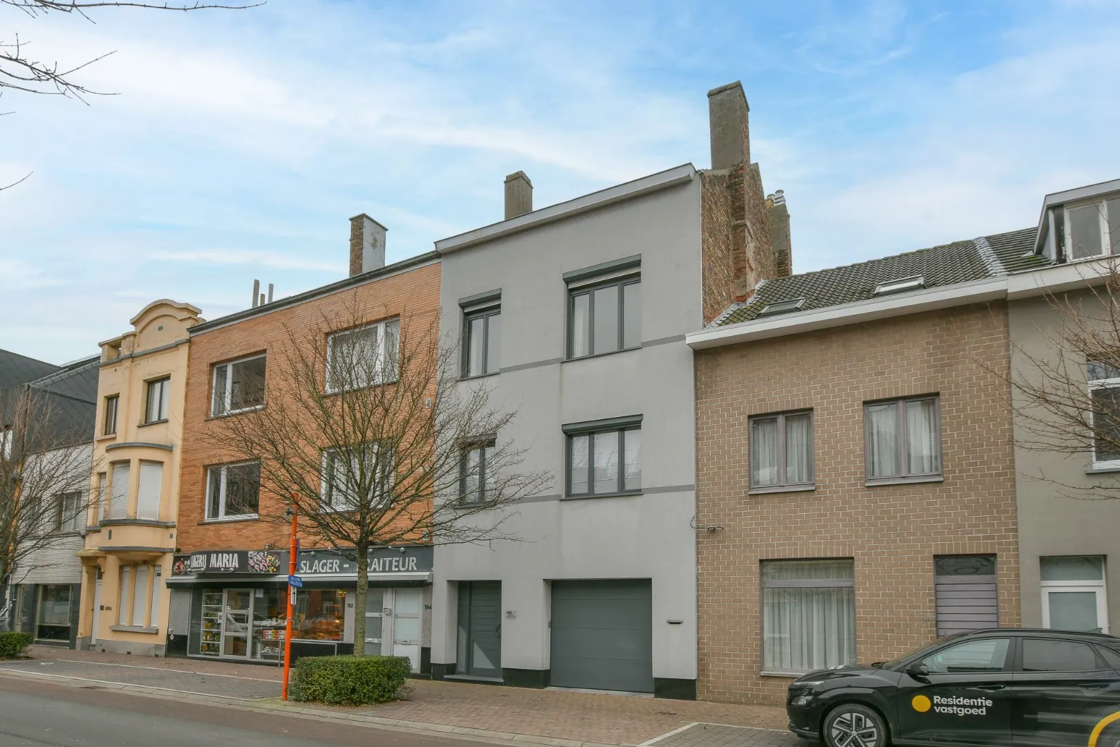 Top afgewerkte woning met zonnepanelen, garage, 4 slaapkamers en grote zolder