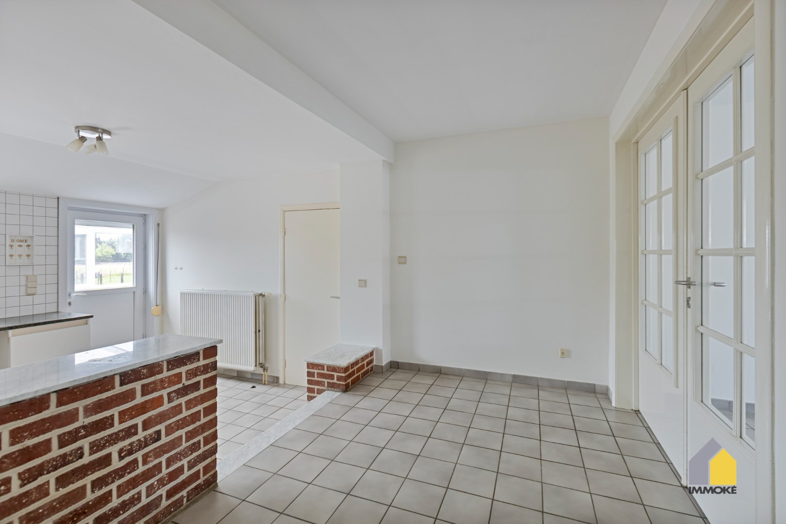 Halfvrijstaande woning met 3 slpks en grote polyvalente ruimte op perceel van 5 a 25 ca. 