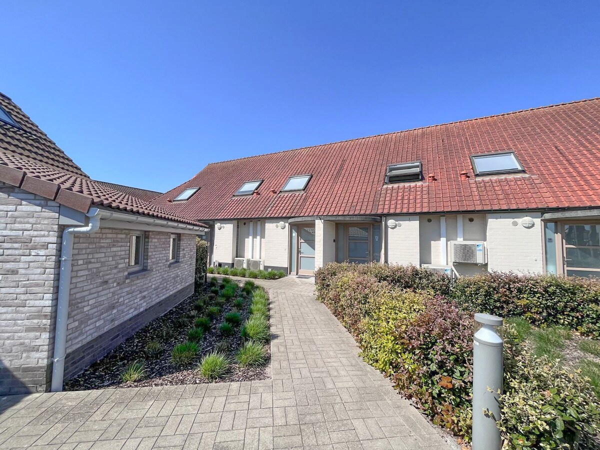 Vakantiewoning met zuid gerichte tuin op wandelafstand van de beschermde duinen 
