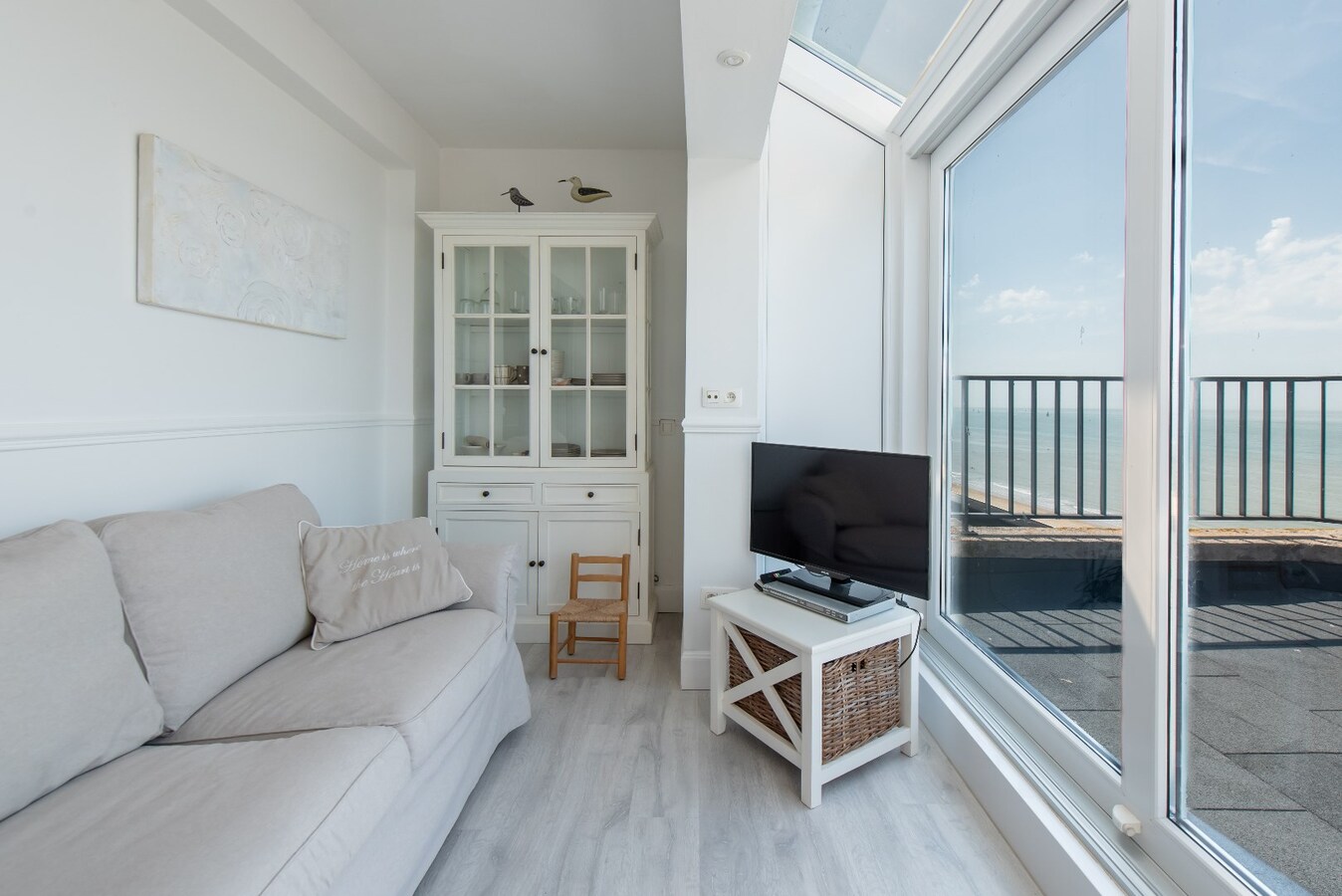 Instapklare Penthouse met 2 ruime terrassen op de zeedijk 