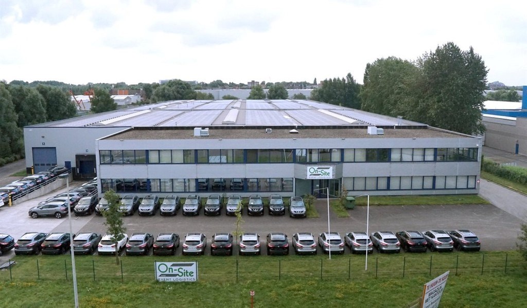 Magazijn en kantoren in industriezone Krekelenberg in Boom