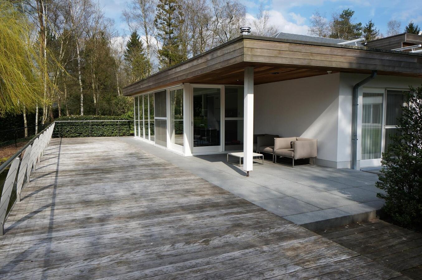 Prachtige moderne villa op ca. 2,8 ha met zwembad en poolhouse te Rijkevorsel 