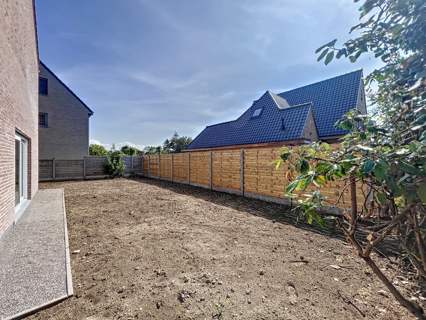 Vrijstaande nieuwbouwwoning in het hartje van Mariakerke met tuin en garage! 