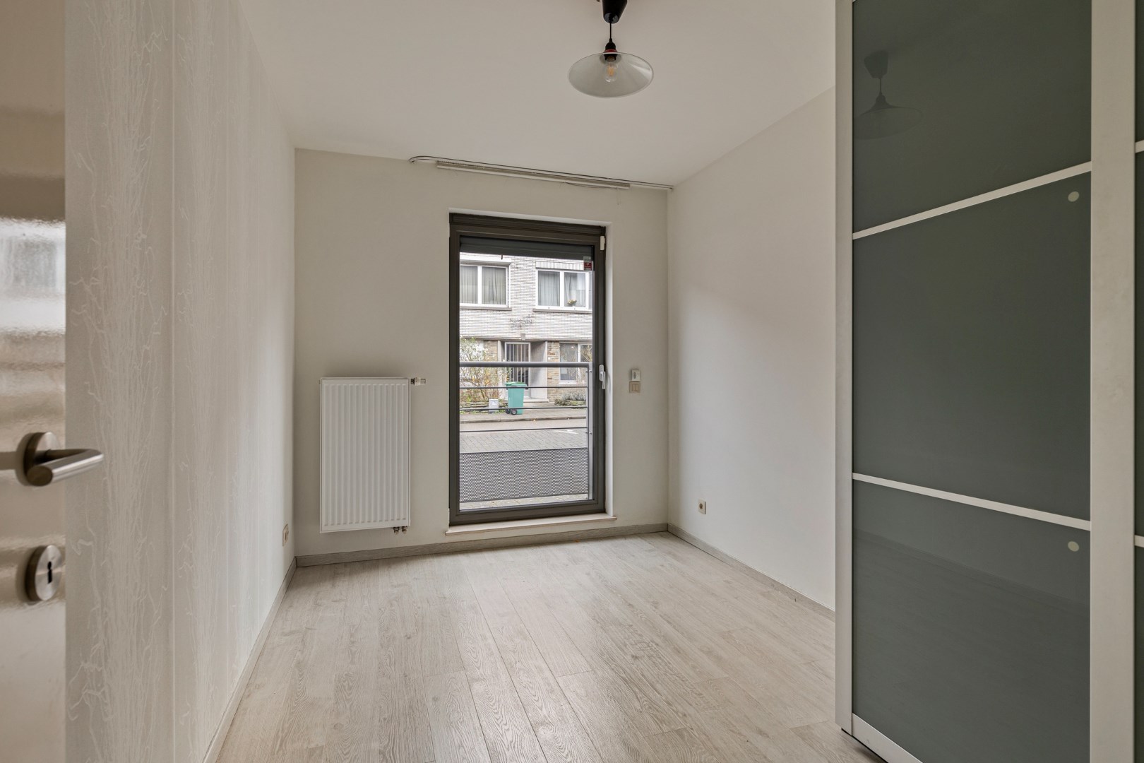 Ideaal gelegen gelijkvloers appartement met 3 slaapkamers in verkeersvrije straat - EPC 133 kWh/m&#178; - bewoonbare opp. 127 m&#178; 