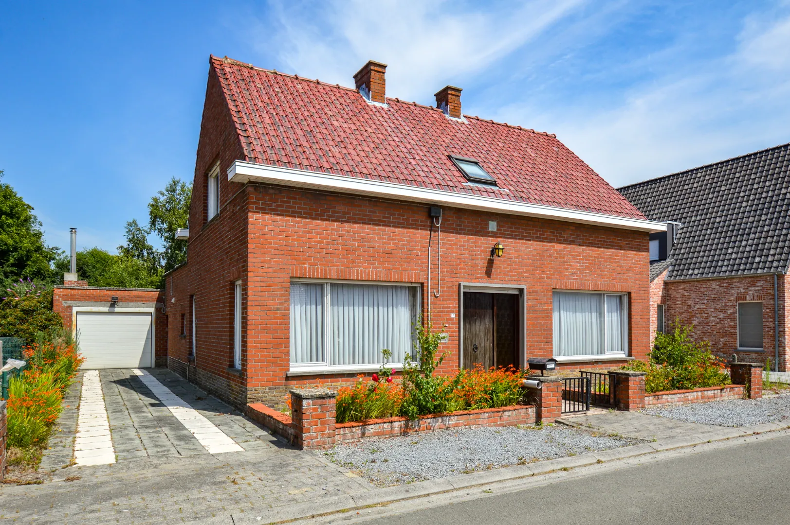 Te renoveren alleenstaande woning op 714 m² in landelijke omgeving te Zedelgem