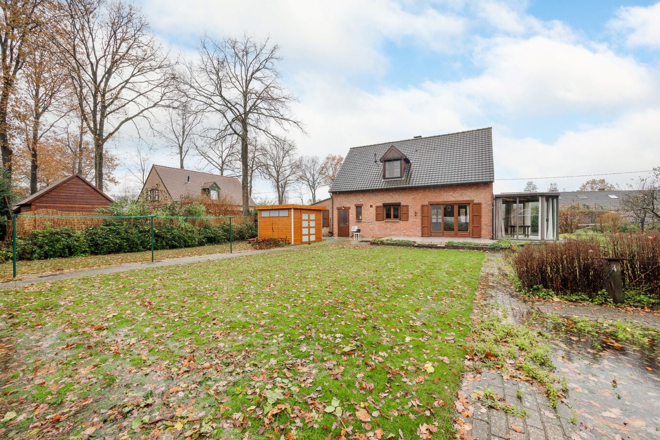 Mooi landhuis met perceel 1133 m&#178; op toplocatie 