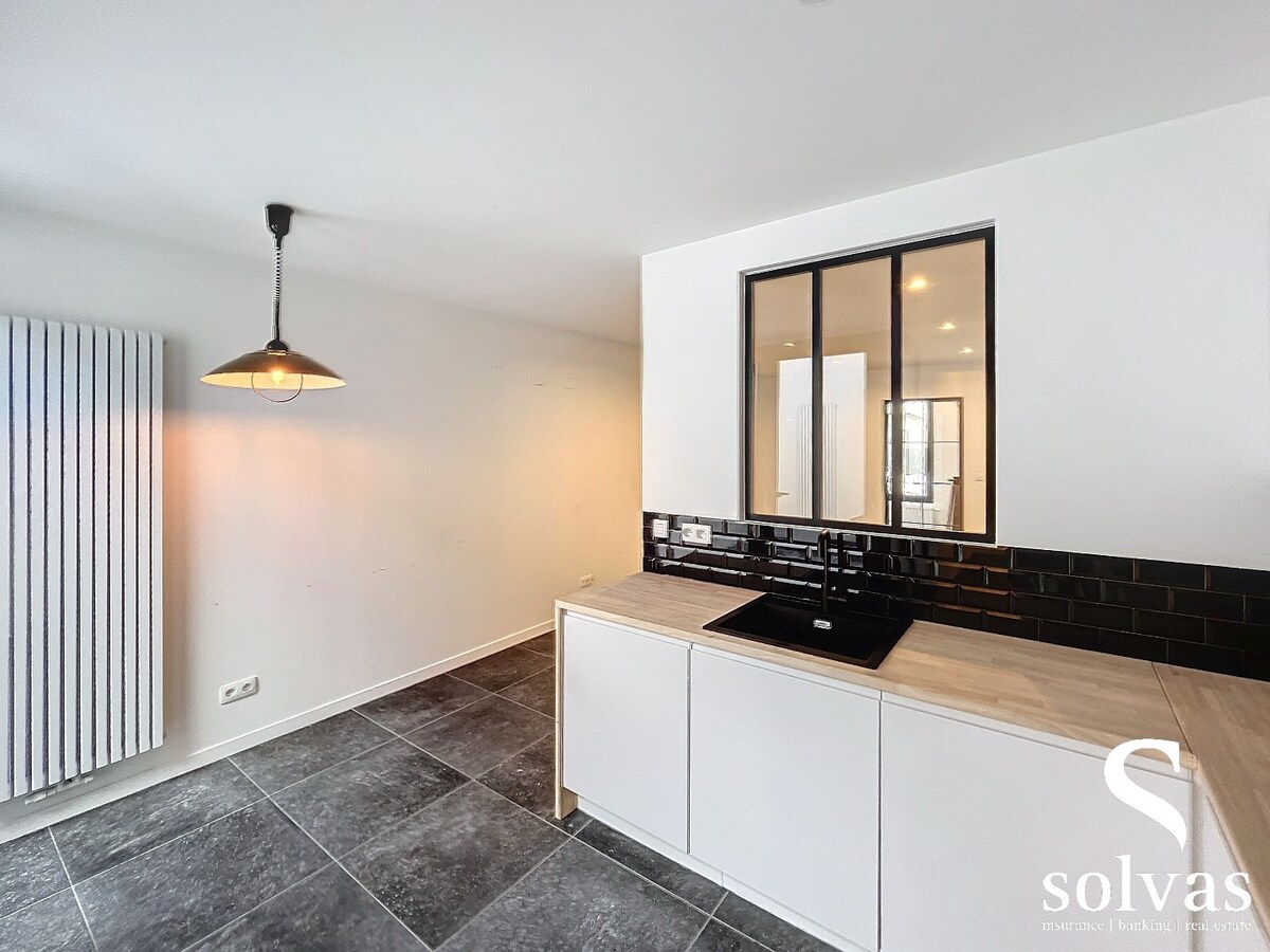 Gerenoveerde woning met 3 slaapkamers in Drongen met kwalitatieve afwerking. 