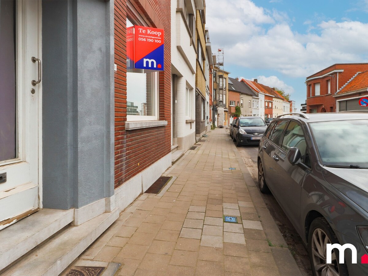 Goed gelegen karaktervolle woning  met uitweg nabij het centrum van Kortrijk ! 