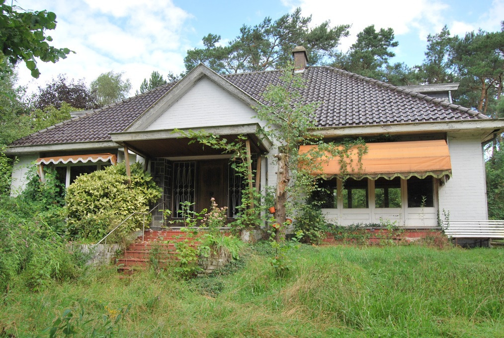 Bouwgrond/volledig te verbouwen woning op ca. 2ha te Waasmunster 