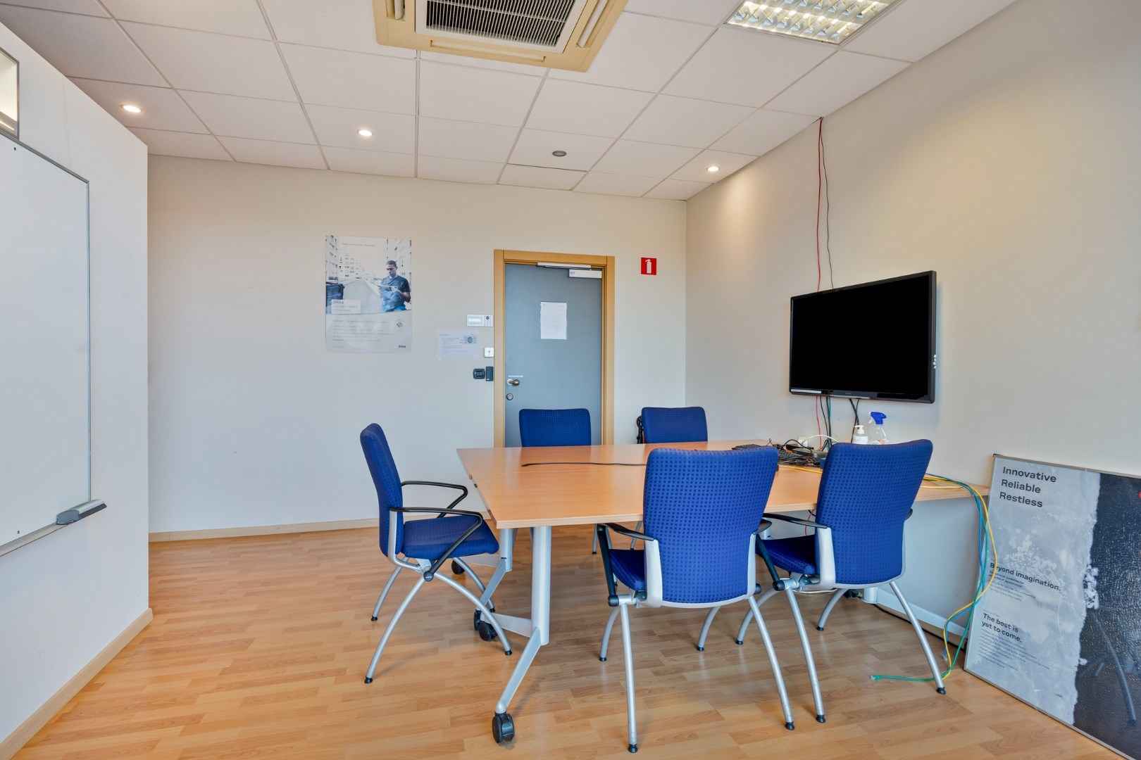 Kantoor te koop in het industriepark te Haasrode/Heverlee met 14 parkings - opp. 626 m&#178; - verkoop van aandelen 