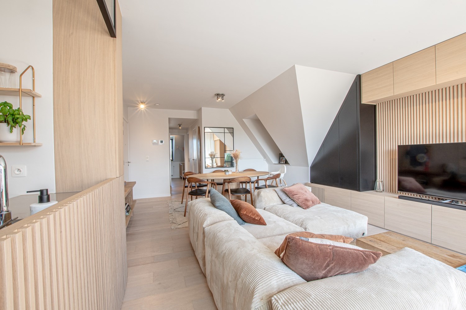 Prachtig r&#233;cent appartement met 2 slaapkamers en magnifieke terrassen over het meer in duinenwater (mog. tot aankoop van een inpandige auto-staanplaats) 