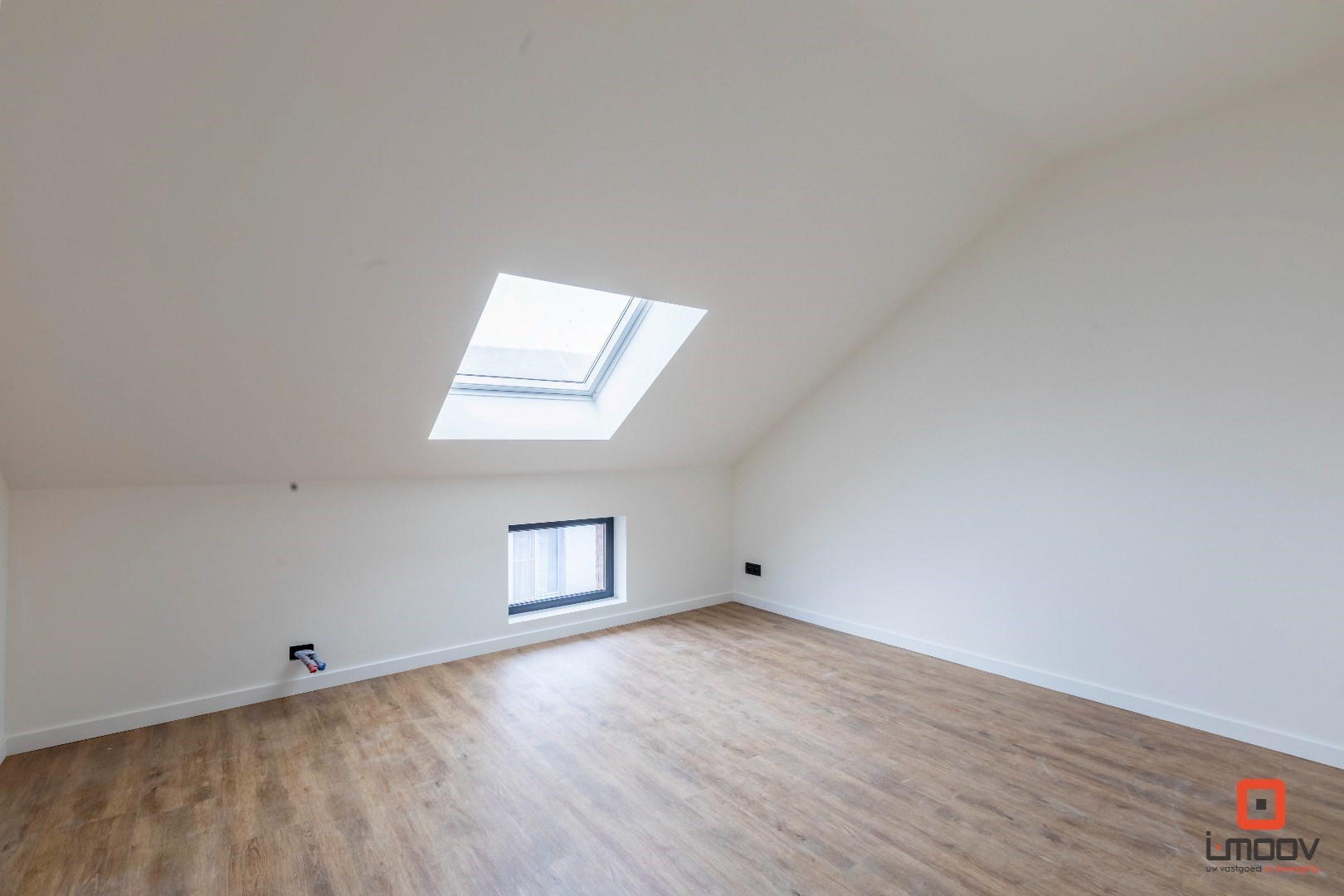 Totaal gerenoveerde instapklare stadswoning met 3 slaapkamers 