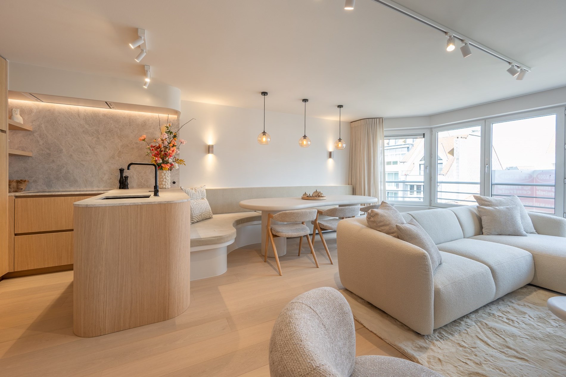 Appartement enti&#232;rement r&#233;nov&#233; et pr&#234;t &#224; emm&#233;nager avec 3 chambres dans un emplacement privil&#233;gi&#233; &#224; Knokke. 