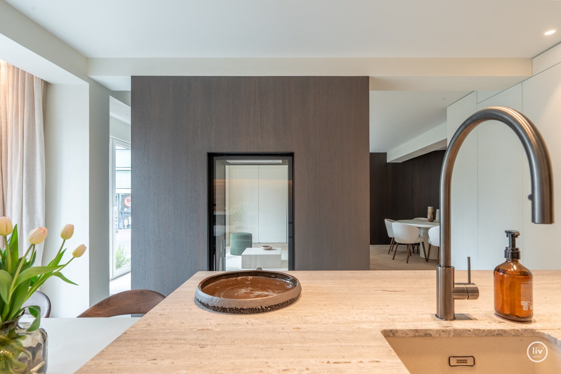 OPENDEURDAG vrijdag 11 juli 2025 van 16:15 tot 18:00 in de Van Bunnenlaan 32, 8300 Knokke-Heist. Magnifiek gerenoveerd appartement van 150 m&#178; met open zicht op de Heilighart kerk – Dumortierlaan, Knok 