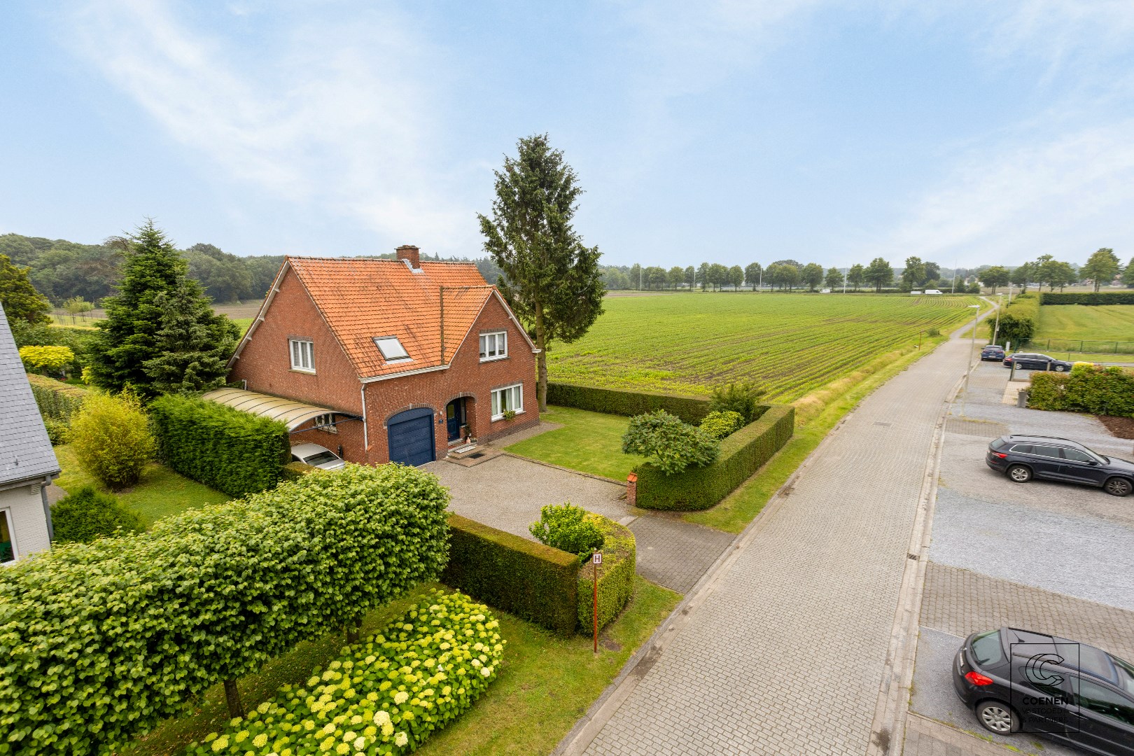 Ruime woning met bew. opp. van 250 m&#178;, 4 slpk&#39;s op 1405 m&#178; op een schitterende locatie te Wijnegem! 